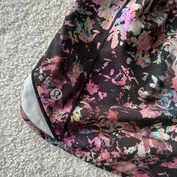 Lululemon Hotty Hot Low-Rise Lined Short 4" Stencil Blossom Red Multi/Sheer Blue - Picture 2 of 7